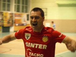 Na zdjęciu były już trener Czerwonych Diabłów Artur Chrzonowski .