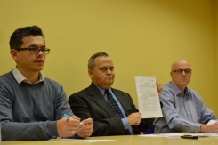 Mariusz Brunka z (pośrodku) o umorzeniu sprawy poinformował podczas konferencji prasowej PChS. Obok Kamil Kaczmarek i Jacek Studziński.