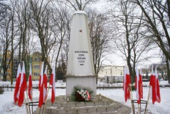 SAH chce by z pomnika zniknął napis: Bohaterom ZSRR.