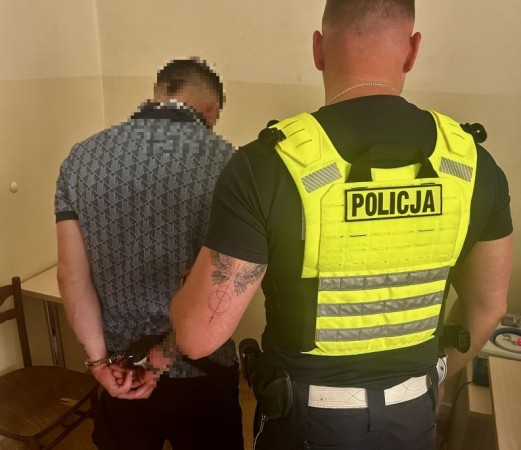 Policjanci odzyskali skradzione auto. Kierowca pod wpływem narkotyków i sądowym zakazem