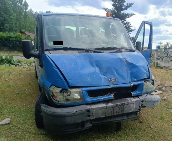 Nietrzeźwy kierowca z dożywotnim zakazem wjechał w ogrodzenie