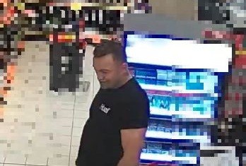 Policja w Chojnicach poszukuje sprawcy kradzieży rozbójniczej