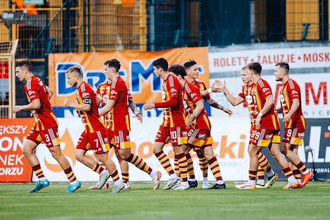 Chojniczanka ogrywa Wartę! Piękne gole Szczepanka i Sabali