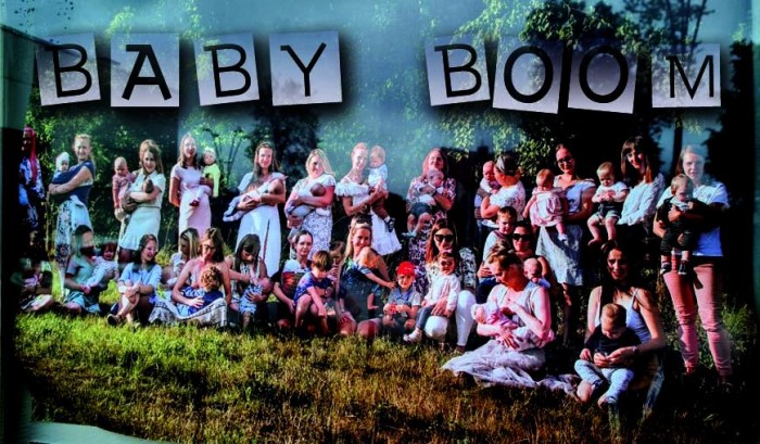 Wystawa plenerowa 'BABY BOOM - Chojnice karmią piersią'