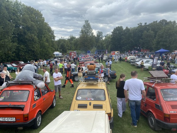 Tłumy na Zlocie Pojazdów Zabytkowych w Chojnicach