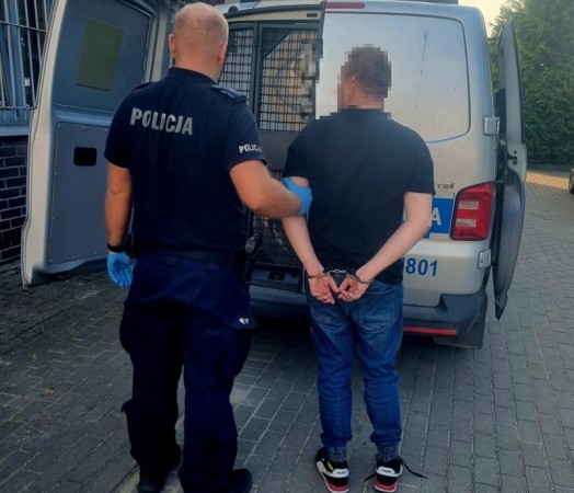 Dzielnicowi z Brus zatrzymali złodziei z plecakami pełnymi łupów