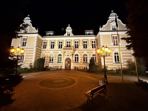 Czy widzieliście już nowe oświetlenie budynku starostwa?