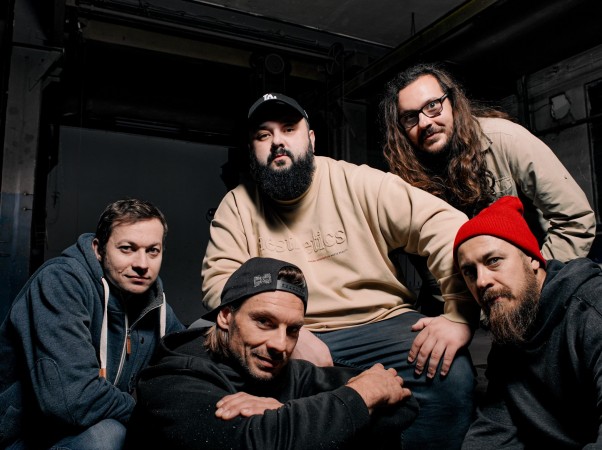 Grota zabrzmi lokalnie