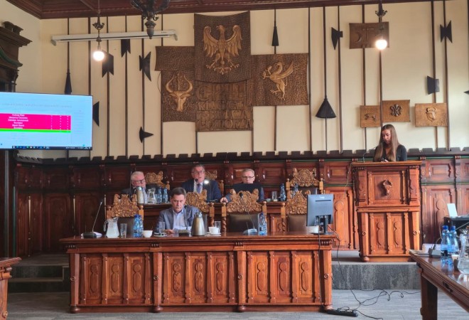 Burmistrzu, oszukuje pan! - chojniczanka ostro na sesji Rady Miejskiej w Chojnicach