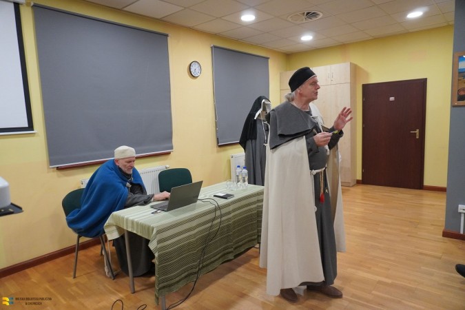 O stereotypie dotyczącym ubioru członków zakonu krzyżackiego