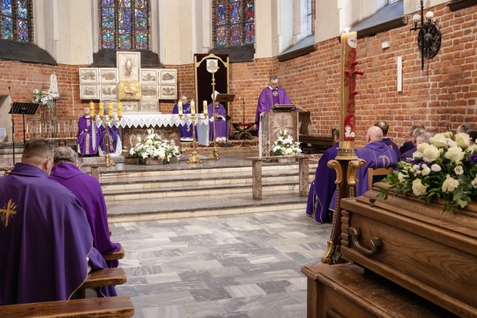 Pożegnanie Edwarda Klundera. Chojnice żegnały człowieka wiary i służby