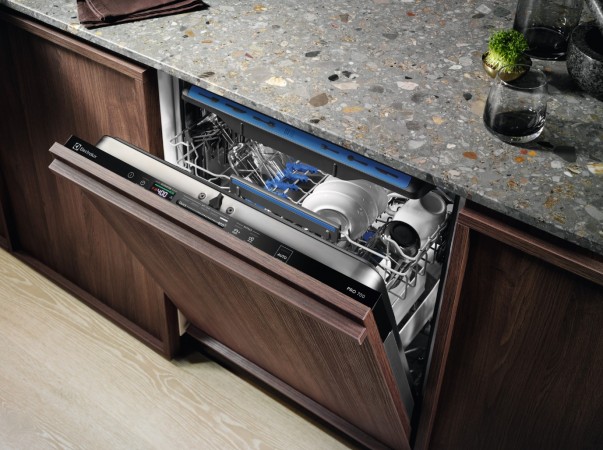 Łatwe i szybkie zmywanie wielu kompletów naczyń? Postaw na zmywarki Electrolux