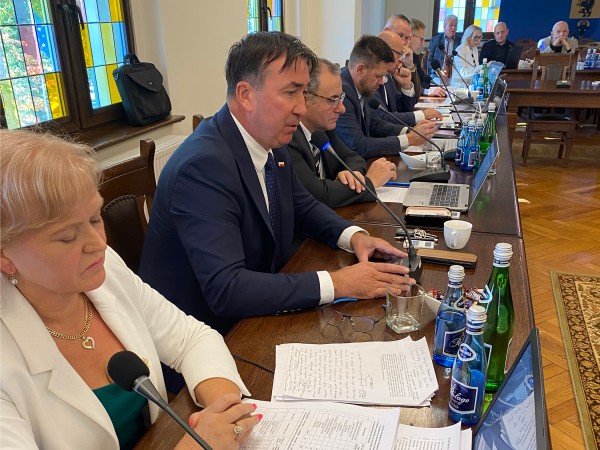 Oni mają rekordową obecność na sesjach Rady Powiatu Chojnickiego