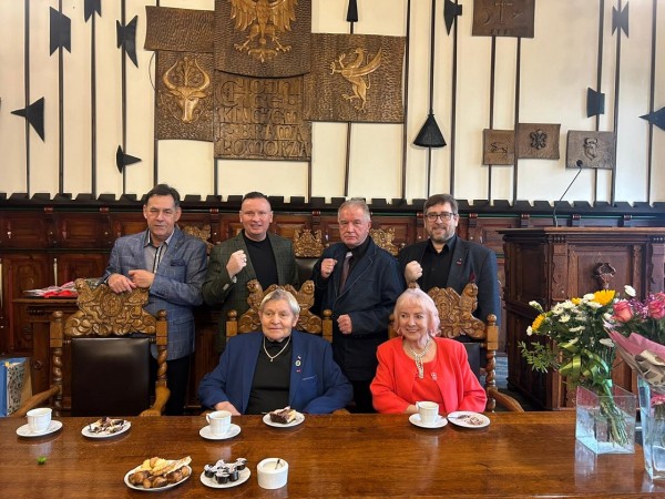 Nestor chojnickiego boksu odebrał medal w ratuszu