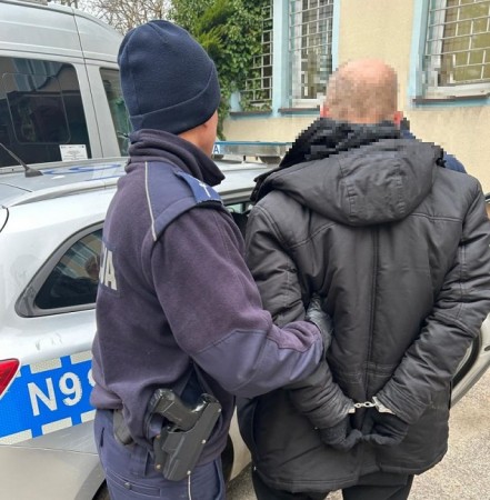 Dzielnicowi z Chojnic rozpoznali i zatrzymali poszukiwanego 46-latka