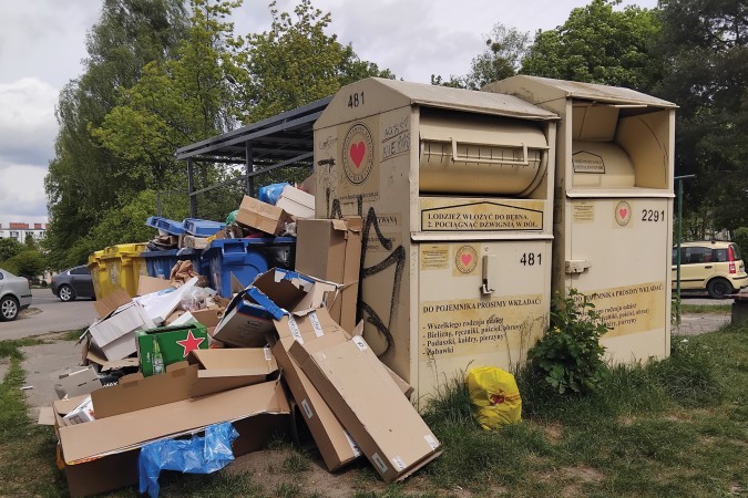 Chojniczanie wyrzucili 15 kontenerów tekstyliów w kilka godzin