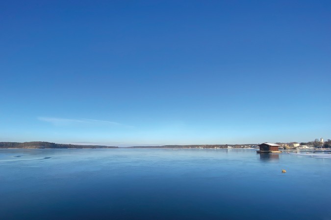 Śnieg - artysta zmalował Charzykowy