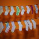 Ponad 90-metrowy sznur kolorowych skarpetek jako gest solidarności (FOTO, ROZMOWA)