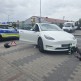 Tesla kontra hulajnoga - 15-latek trafił do szpitala