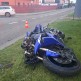 Motocyklista bez kasku zderzył się z Audi