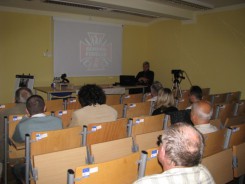 Sala konferencyjna Wszechnicy podczas pokazu multimedialnego o 1.05.1981