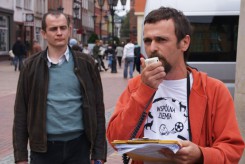 Radosław Sawicki na Starym Rynku podczas sobotniego protestu.