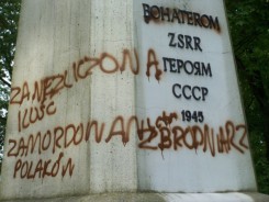 Napisy na pomniku żołnierzy radzieckich ujawniono w sobotę 17.09.