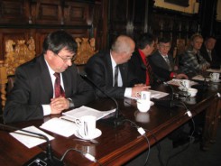 Marian Rogenbuk referuje działaność Komisji Budżetowej w okresie międzysesyjnym