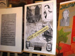Wystawa plakatów o Rydzkowskim. W środku praca, która zajęła I miejsce.