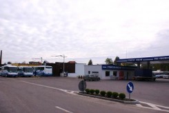 Baza PKS w Chojnicach, siedziba firmy znajduje się w Brusach.