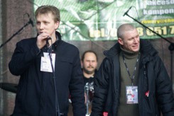 Albin Orlikowski (po lewej) podczas XIX finału WOŚP na chojnickim Rynku
