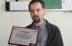 Michał Karpiak z dyplomem uczestnictwa UM w unijnym szkoleniu