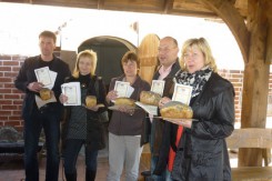 Goście z Niemiec z certyfikatami małego piekarza.