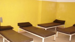 Wnętrze izby wytrzeźwień w Elblągu (fot. info.elblag.pl)