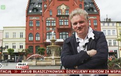 Jarosław Kret na chojnickim Rynku w TVP Info.