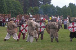 Walki wojów podczas edycji 2008 festiwalu archelogicznego w Leśnie.