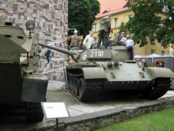 Czołg T - 55 cieszył się dużym zainteresowaniem uczestników pikniku.