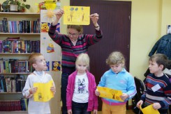 Rok temu w bibliotece odbyły się podobne ćwiczenia na podstawie książki 