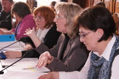 Dyrektorki niepublicznych przedszkoli na spotkaniu z radnymi z komisji edukacji w marcu 2011 roku. Od prawej: Mirosława Wardacka, Mirosława Przybylak, Elżbieta Stanke i Iwona Szmaglińska.