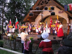 W 2011 roku inauguracja festiwalu folkloru była w Wielu.