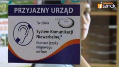 W UM Sanoka zainstalowano wideofon, który za pośrednictwem Internetu połączy osoby niesłyszące z tłumaczem języka migowego (fot. www.onsi.pl).