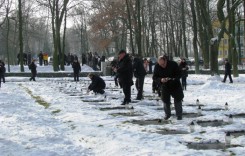 Obchody rocznicy wyzwolenia Chojnic w lutym 2012 roku na cmentarzu żołnierzy radzieckich.