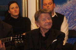 Janusz Jutrzenka Trzebiatowski na promocji tomiku wierszy Janusza Gierszewskiego w grudniu 2012 w baszcie przy ul. Sukienników.