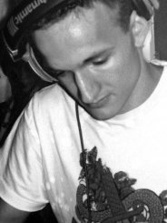 Łukasz Kallas, znany za konsoletą jako DRIST