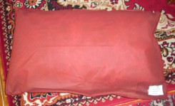Ta poduszka termoelastyczna jest typu Medicott o wym. 40/70 cm. Była prezentem, potem kosztowała 1599 zł.