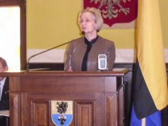 Na sesji Rady Powiatu na pytania radnych odpowiadała dyrektor muzeum Barbara Zagórska.