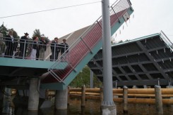 Zdjęcie z otwarcia most zwodzonego w dn. 10 maja.