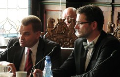 Mariusz Paluch oraz Krzysztof Haliżak na jednej z sesji rady miejskiej.