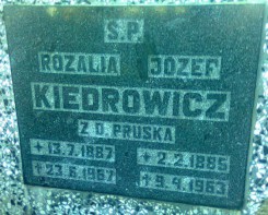 Na cmentarzu parafialnym w Nowej Cerkwi (ze zbiorów autorki).