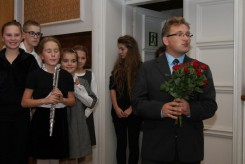 Jerzy Krukowski podziękował młodym muzykom i grupie teatralnej za występ.